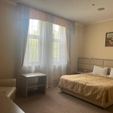 Ligena Hotel Boryspilʼ Buitenkant foto