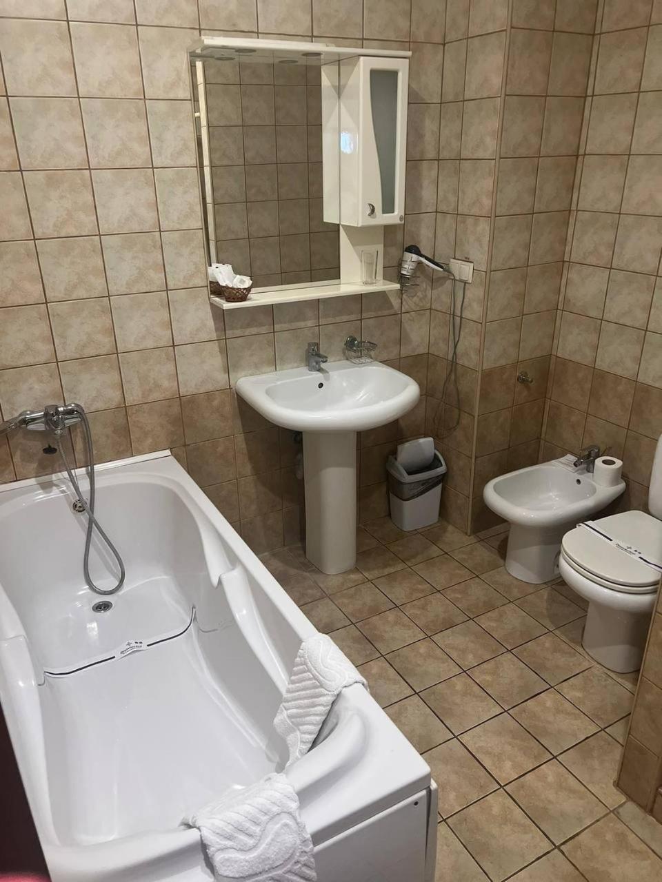 Ligena Hotel Boryspilʼ Buitenkant foto