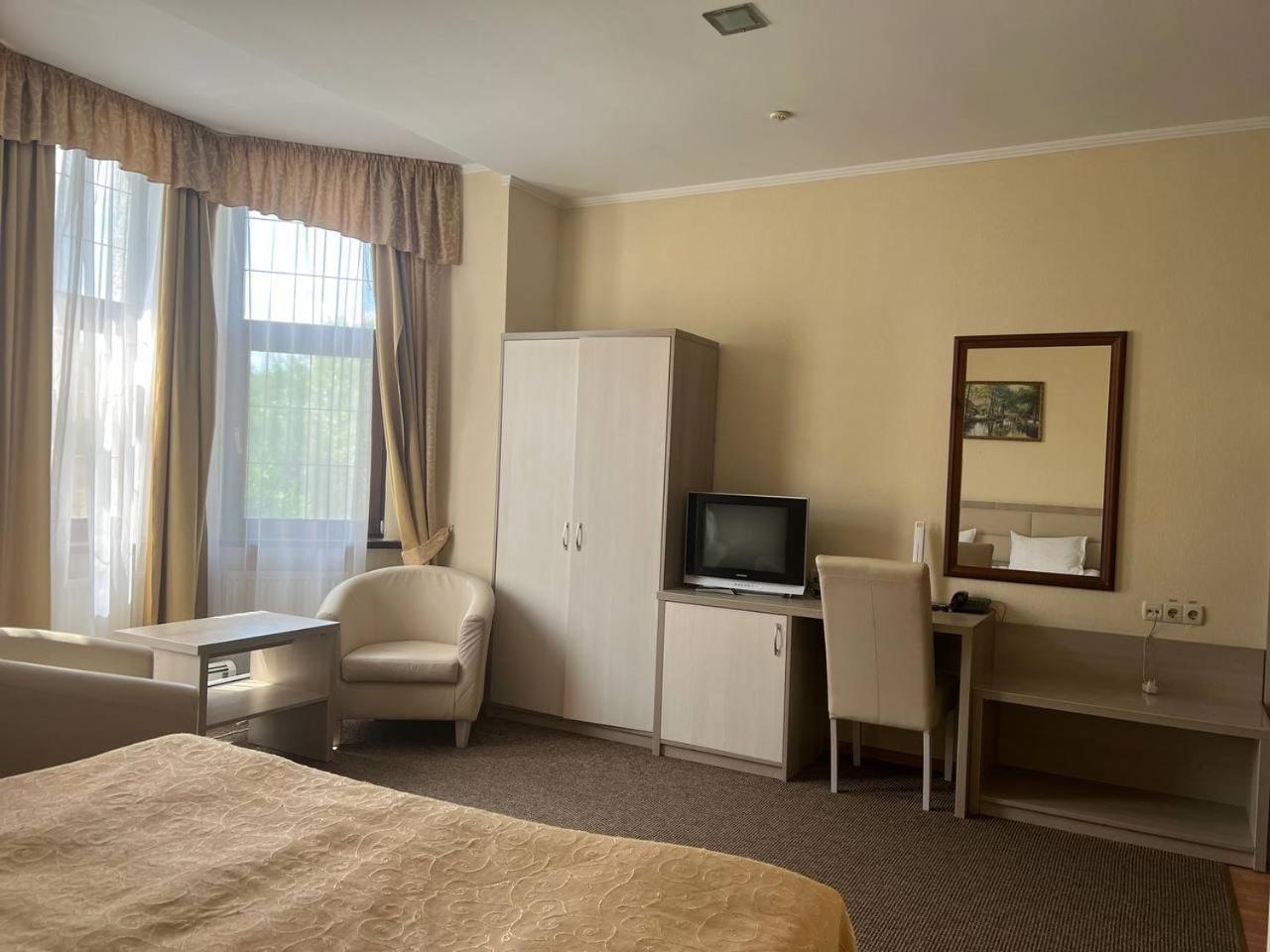 Ligena Hotel Boryspilʼ Buitenkant foto