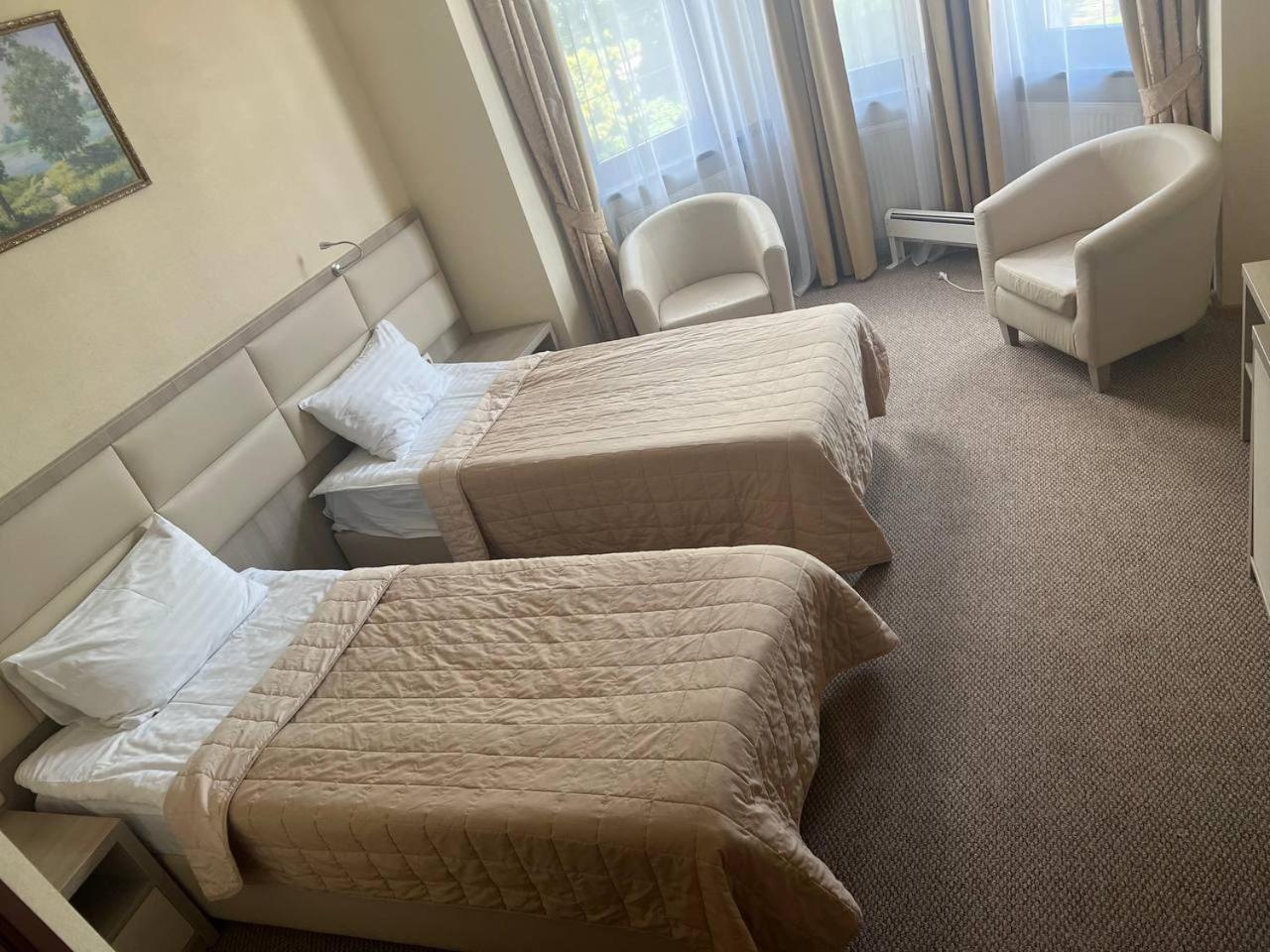 Ligena Hotel Boryspilʼ Buitenkant foto