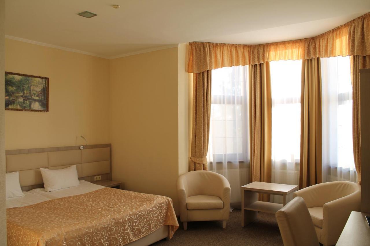 Ligena Hotel Boryspilʼ Buitenkant foto