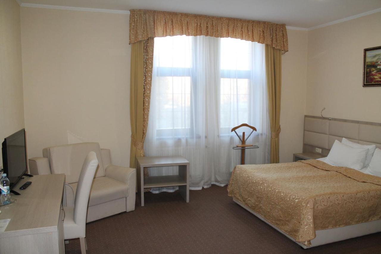 Ligena Hotel Boryspilʼ Buitenkant foto