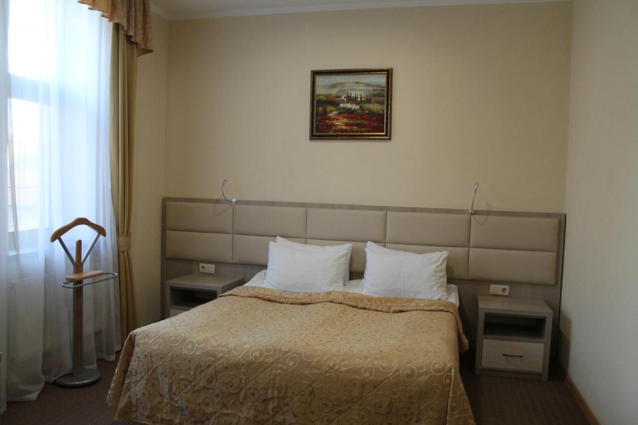 Ligena Hotel Boryspilʼ Buitenkant foto